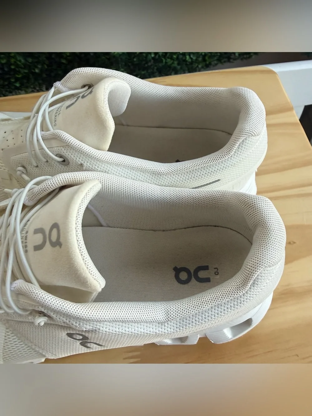 On Cloud 5 Men’s Size 10 Undyed White Sneakers